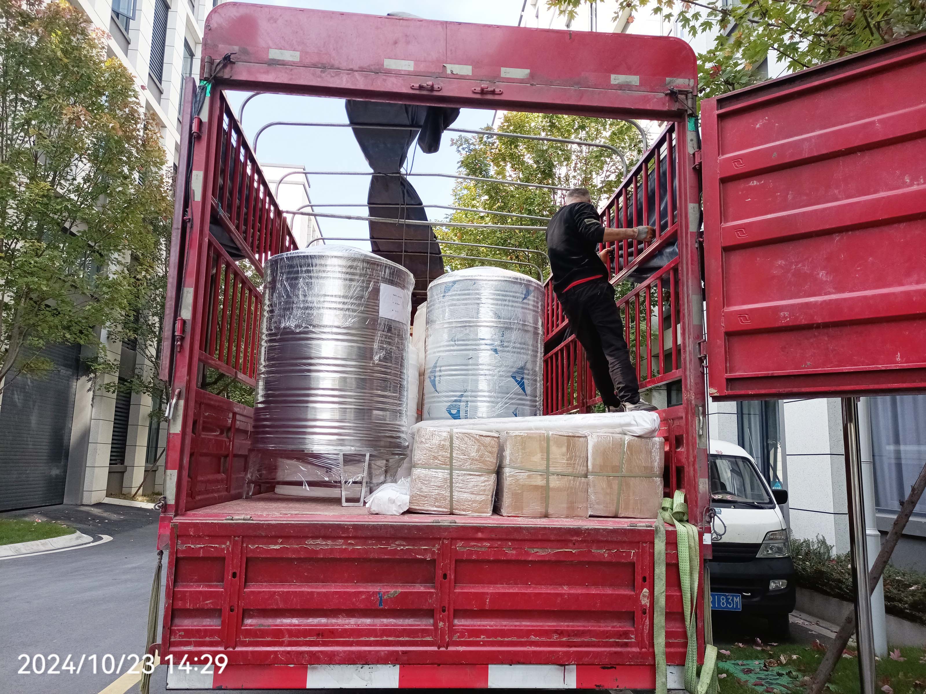 中國兵器工業集團甘肅某公司購買艾柯兩套實驗室超純水系統發貨中插圖4